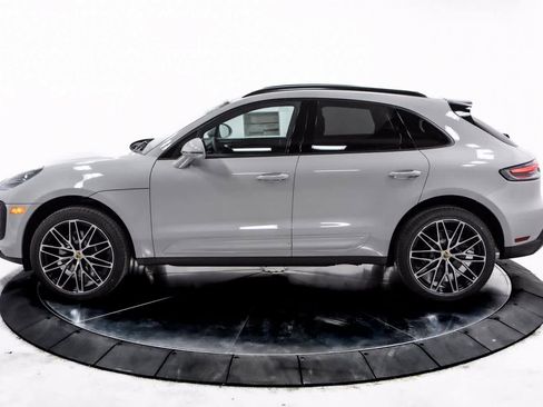 Certified 2025 Porsche Macan image 2
