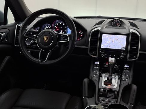 Used 2018 Porsche Cayenne Platinum Edition w/ Premium Package Plus image 30