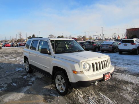 Used 2014 Jeep Patriot Latitude w/ Sun/Sound Group image 7
