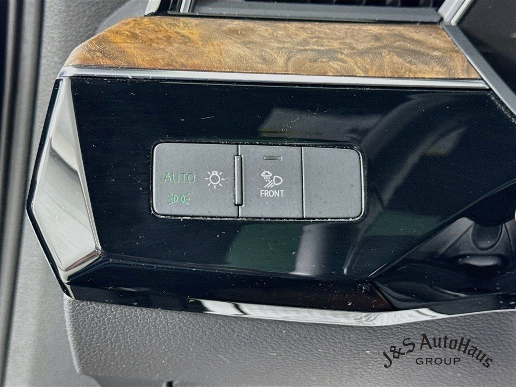 Used 2022 Audi e-tron Premium AWD/4WD image 10