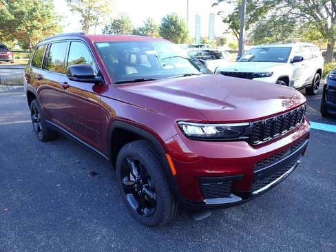 New 2025 Jeep Grand Cherokee L Altitude image 8