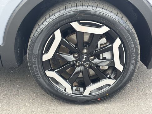 Used 2023 Kia Telluride EX w/ EX Captain's Chair Package AWD/4WD image 7