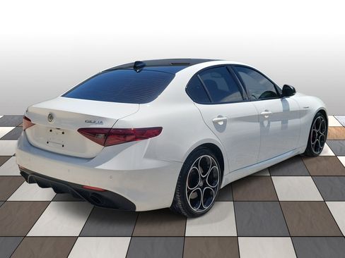 Used 2023 Alfa Romeo Giulia Veloce RWD image 4