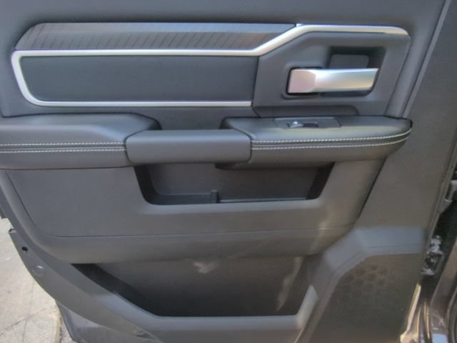 New 2026 RAM 3500 Big Horn AWD/4WD image 32