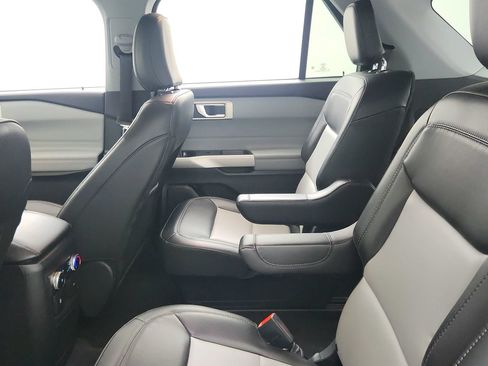 Used 2022 Ford Explorer XLT w/ Equipment Group 202A AWD/4WD image 23