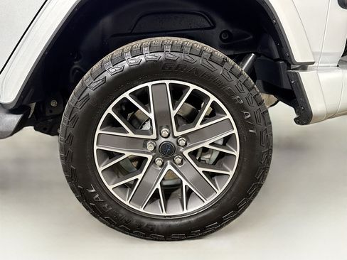 Used 2024 Jeep Wrangler High Altitude AWD/4WD image 30