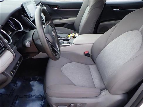 Used 2021 Toyota Camry LE image 10