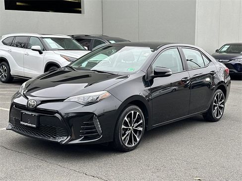 Used 2018 Toyota Corolla SE image 2