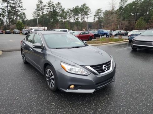 Used 2018 Nissan Altima 2.5 SV w/ 2.5 SV Technology Package image 1