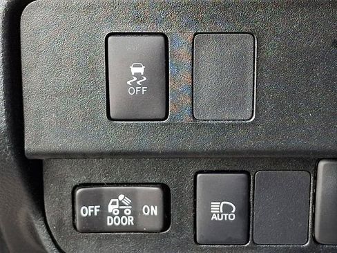 Used 2021 Toyota Tacoma SR5 AWD/4WD image 25
