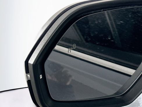 Used 2025 Volkswagen Atlas SE image 16