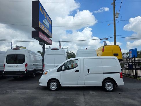 Used 2019 Nissan NV200 SV w/ Back Door Glass Package image 4