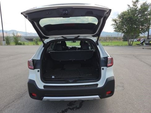 Used 2025 Subaru Outback Limited AWD/4WD image 16