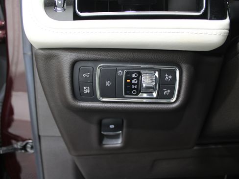 Certified 2021 Lincoln Nautilus Black Label image 8