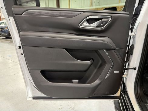 Used 2024 GMC Yukon XL SLT image 38