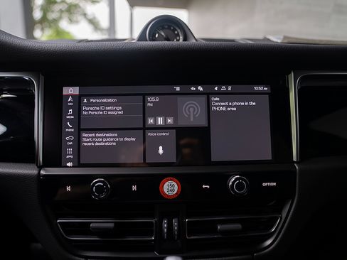 Used 2025 Porsche Macan Base image 11