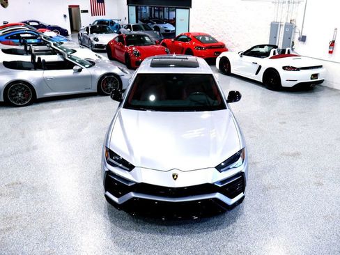 Used 2022 Lamborghini Urus AWD/4WD image 17