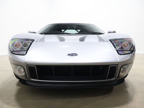 Used 2006 Ford GT image 9