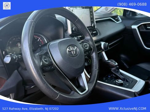 Used 2019 Toyota RAV4 Limited image 9