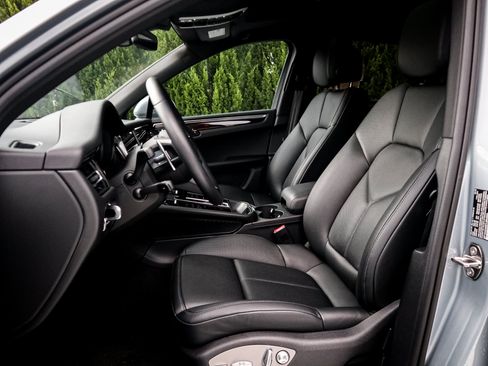 Used 2026 Porsche Macan w/ Premium Package Plus AWD/4WD image 17