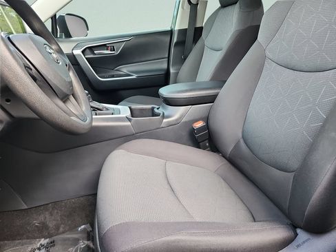 Used 2025 Toyota RAV4 XLE FWD image 19