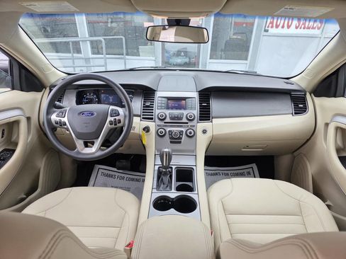 Used 2017 Ford Taurus SE image 12