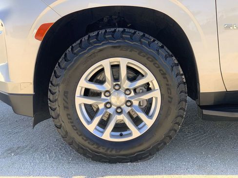 Used 2022 Chevrolet Suburban LT image 31