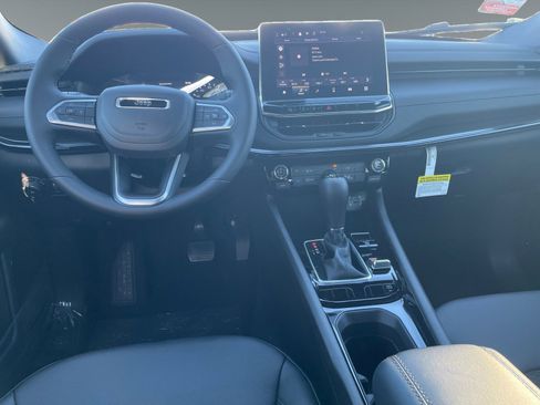 New 2026 Jeep Compass Latitude image 10