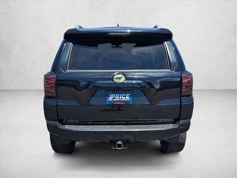 Used 2018 Toyota 4Runner SR5 AWD/4WD image 6