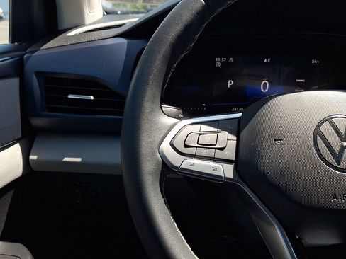 Certified 2023 Volkswagen Taos SE w/ Panoramic Sunroof Package AWD/4WD image 21