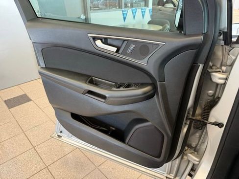 Used 2017 Ford Edge SE image 20