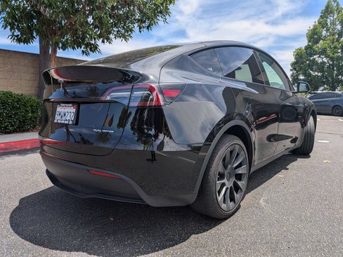 Used 2024 Tesla Model Y Long Range AWD/4WD image 8
