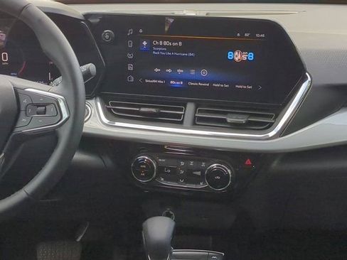 Used 2025 Chevrolet Trax LT w/ Driver Confidence Package FWD image 17