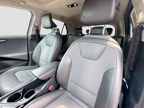 Certified 2023 Kia Niro EX Touring FWD image 23