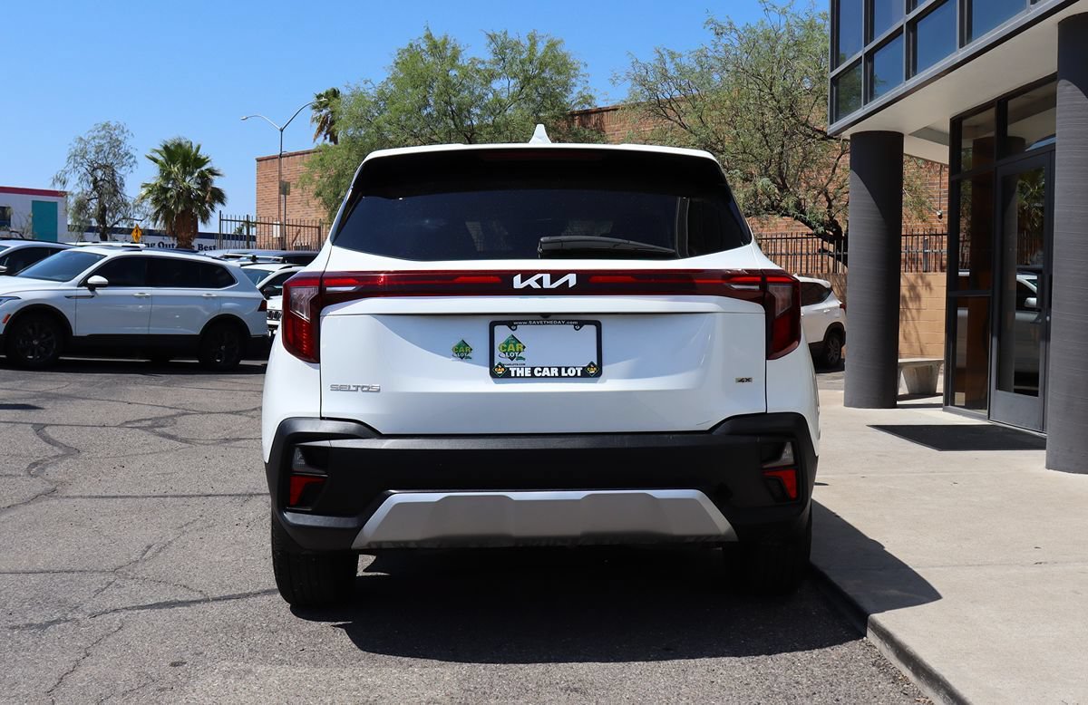 Used 2024 Kia Seltos LX AWD/4WD image 11
