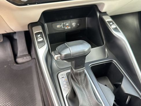 Used 2024 Kia Sorento S w/ Panoramic Sunroof Package FWD image 24
