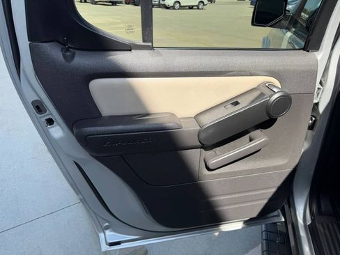 Used 2009 Ford Explorer Sport Trac Limited RWD image 20