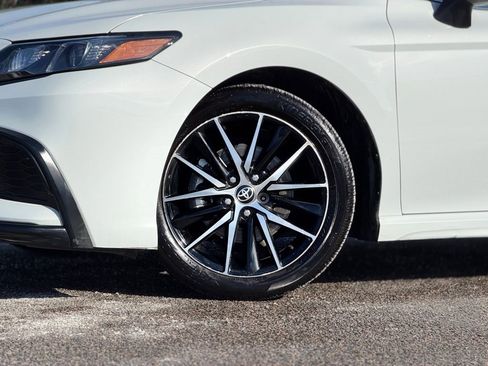 Used 2023 Toyota Camry SE image 2