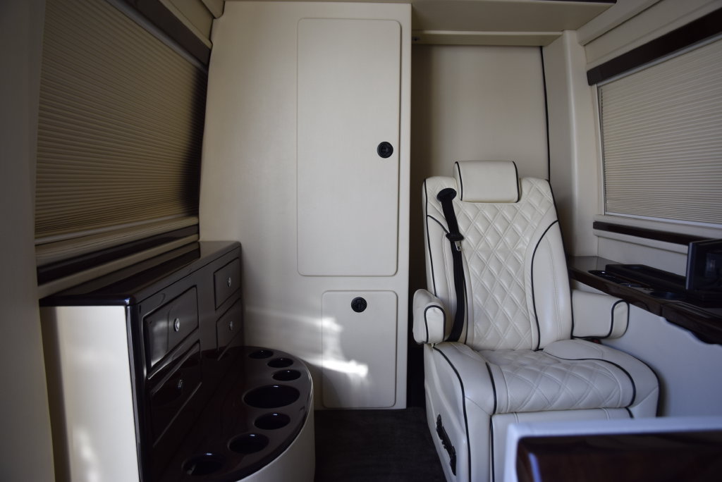 Used 2017 Mercedes-Benz Sprinter 2500 image 11