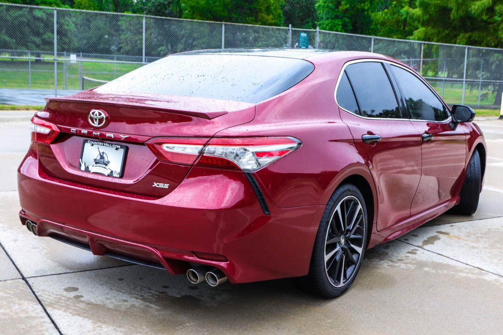 Used 2018 Toyota Camry XSE FWD image 16