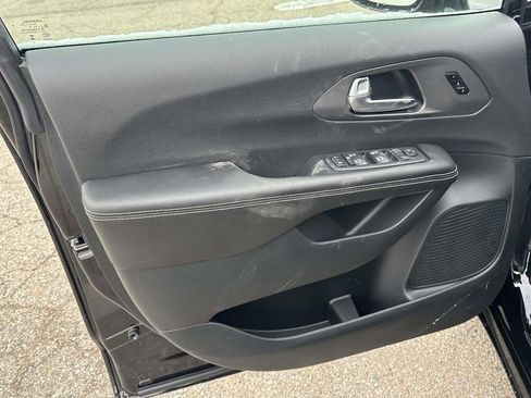 New 2026 Chrysler Pacifica Select image 13