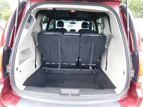 Used 2018 Dodge Grand Caravan SXT image 5