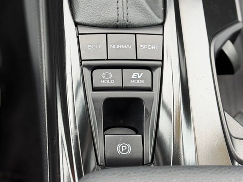 Used 2025 Toyota Camry SE image 20