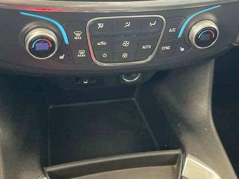 Used 2019 Chevrolet Traverse RS AWD/4WD image 19