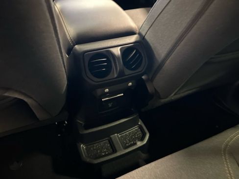 Certified 2025 Jeep Wrangler Unlimited Sahara AWD/4WD image 30