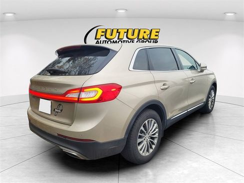 Used 2017 Lincoln MKX Select w/ Select Plus Package image 3