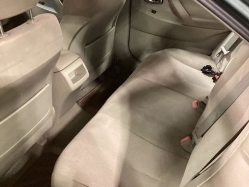 Used 2011 Toyota Camry LE image 28