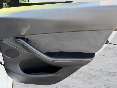 Used 2021 Tesla Model Y Long Range AWD/4WD image 26