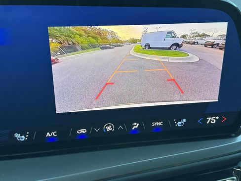 Certified 2025 Chevrolet Traverse LT image 26