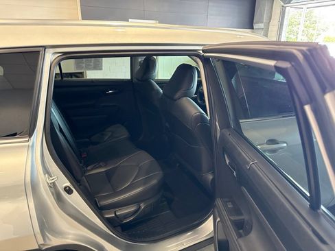 Used 2020 Toyota Highlander XLE FWD image 14